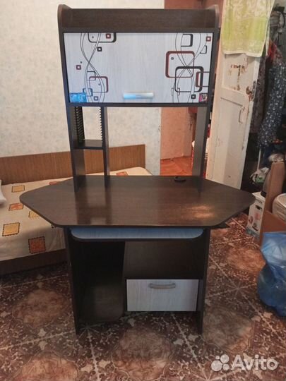 Компьютерный стол