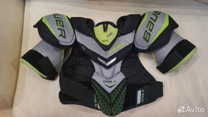 Нагрудник хоккейный bauer