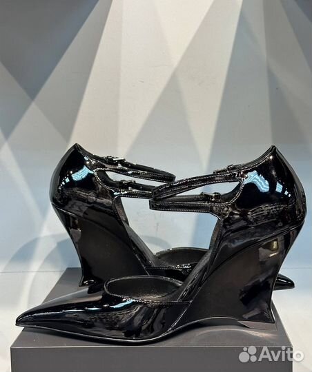 Босоножки Ferragamo