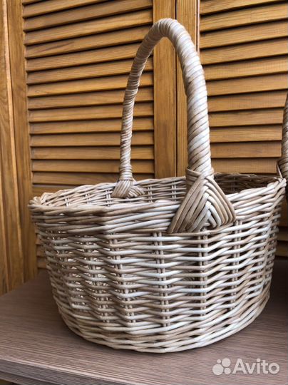 Корзина плетеная из бумажной лозы