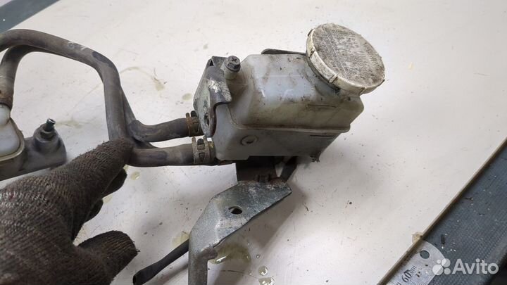 Цилиндр тормозной главный Mitsubishi Grandis, 2009