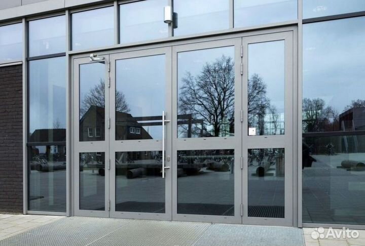 Пластиковая дверь / входная группа