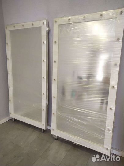 Гримерное зеркало с подсветкой напольное