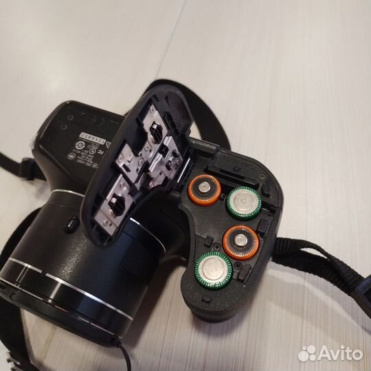 Компактный фотоаппарат Sony Cyber-shot DSC-H300