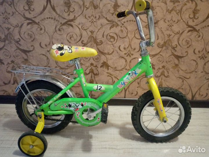 Детский велосипед + два маленьких доп. колеса
