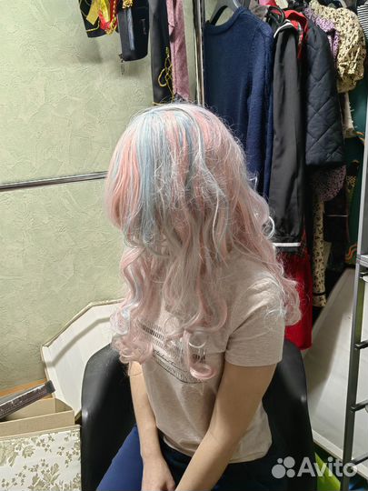 Розово-голубой парик с шиньонами