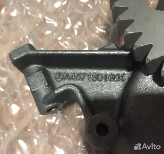 Масляный насос Mercedes OM457 A4571801601