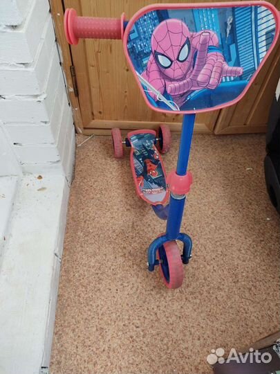 Самокат трехколесный