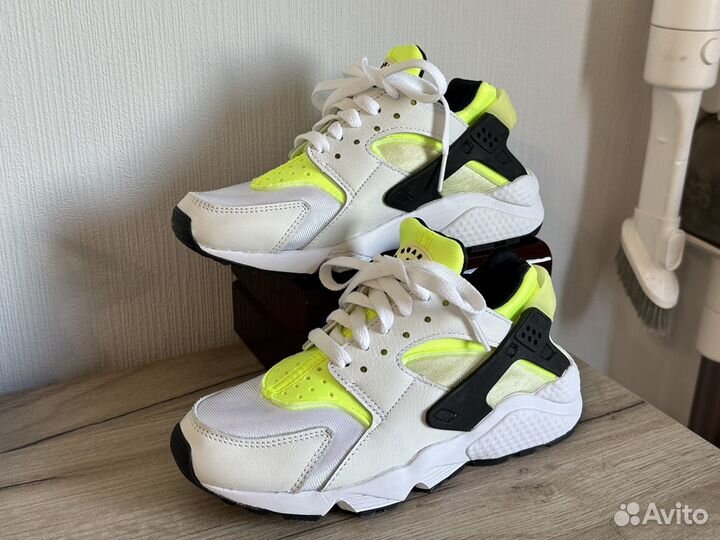 Кроссовки nike AIR huarache. Белые кроссовки