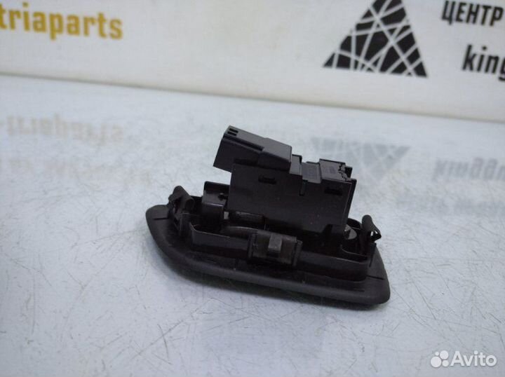 Кнопка стеклоподъемника задняя левая Volvo S90 2