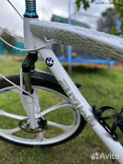 Велосипед на литых дисках BMW
