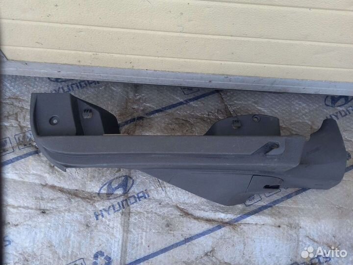 Форд фокус 2 хечбек- обшивки багажника