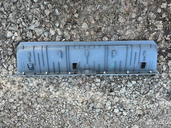 Пластик багажника Toyota Sienna 3