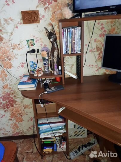 Продам комрьютерный стол