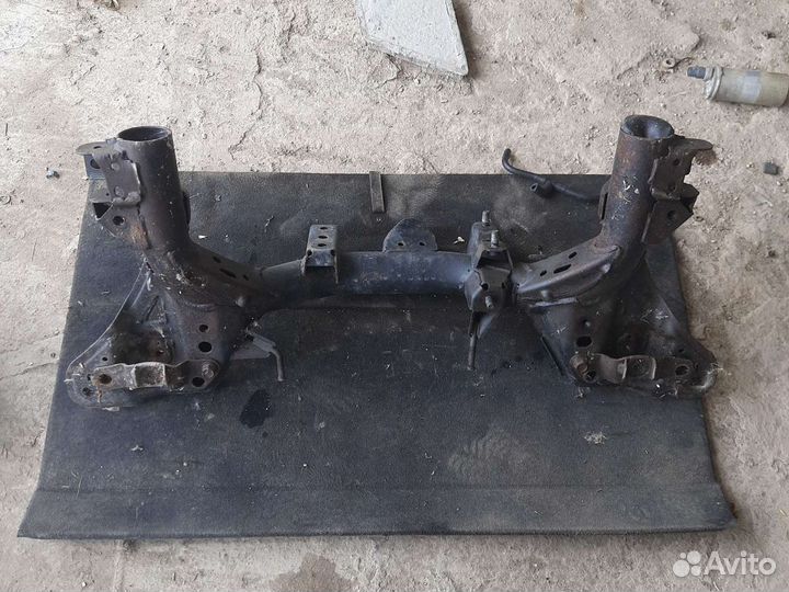 Балка подрамник передняя Mazda Premacy