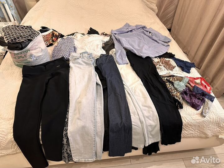 Много вещей на девушку 44