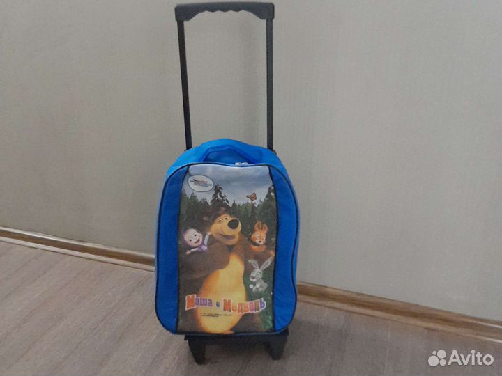 Рюкзак. Чемодан на колесиках