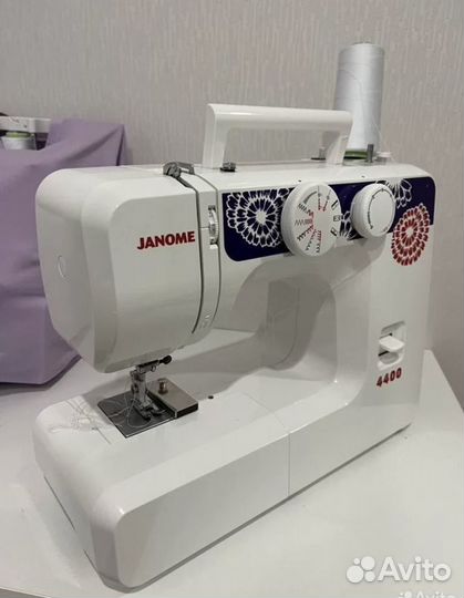 Швейная машина Janome 4400