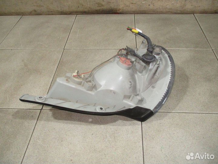 Фонарь задний правый Kia Spectra