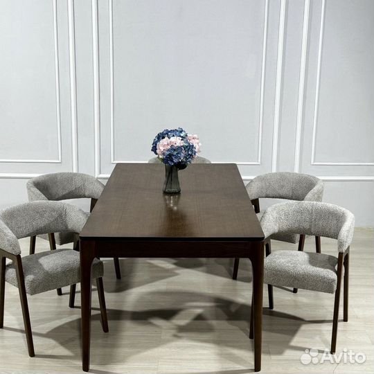 Кухонный стол и стулья комплект