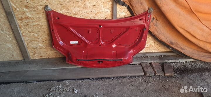 Капот на toyota sienta