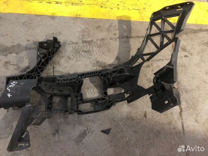 Кронштейн бампера передний правый Mercedes Benz