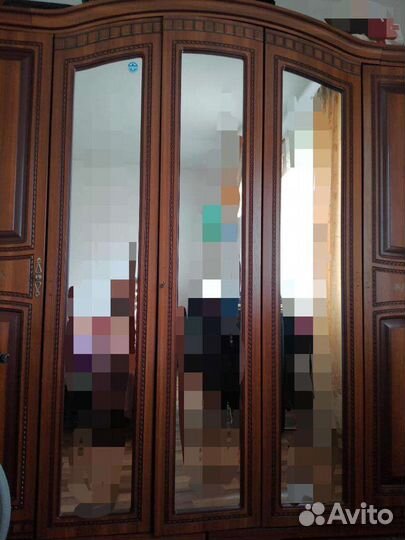 Стол и стулья