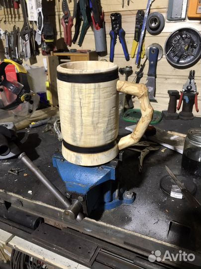 Кружка из дерева