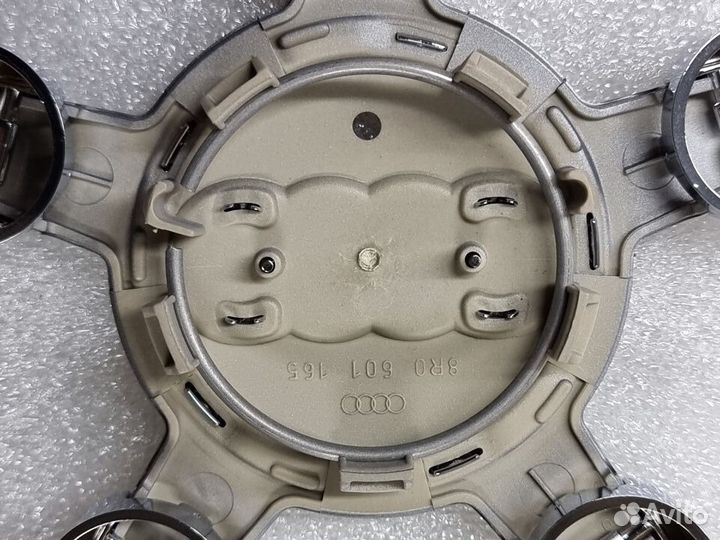 Новый оригинальный колпак диска Audi 8R0601165