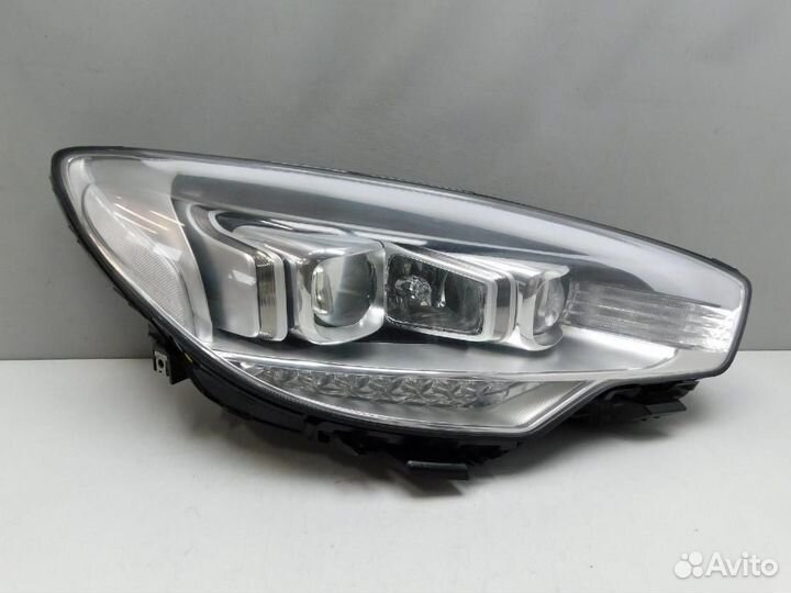 Фара правая Kia Quoris