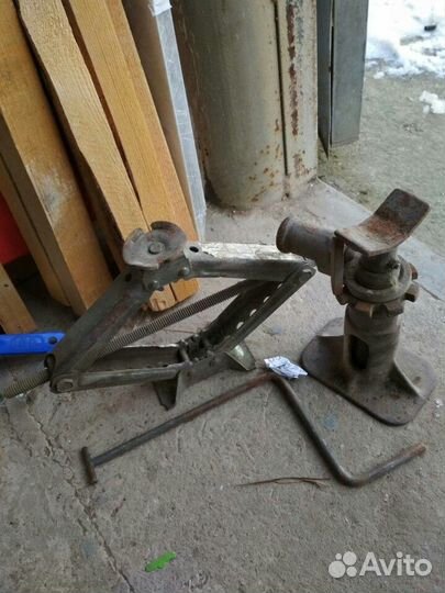 Домкрат слева остался ваз2108