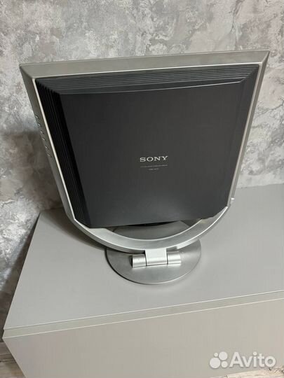 Монитор Sony sdm-hx75