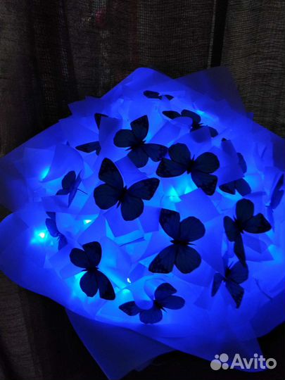 Букет с бабочками светящийся
