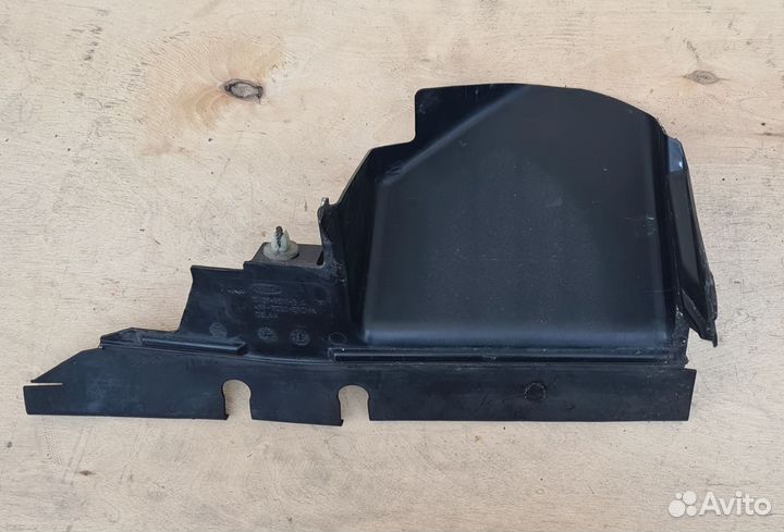 Ефлектор радиатора левый Ford Focus 2 рест