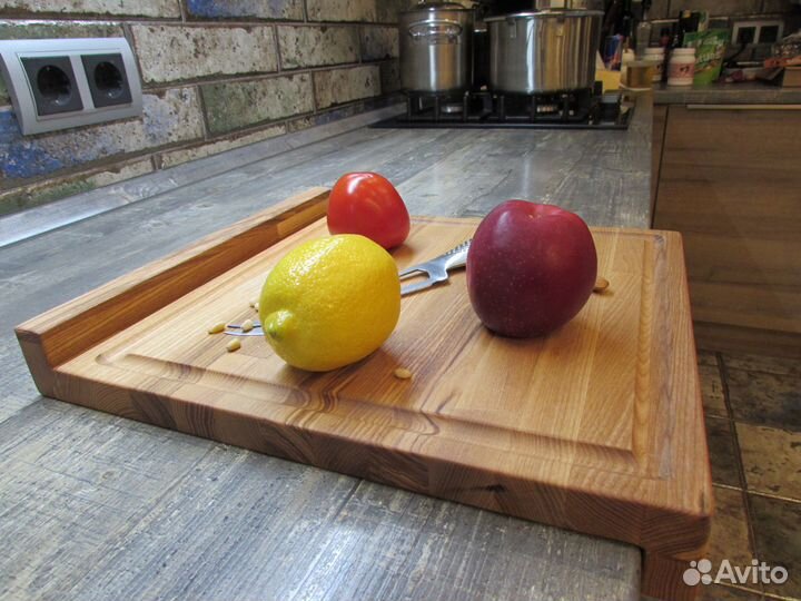 Разделочная доска с 2 упорами 30*32см из массива