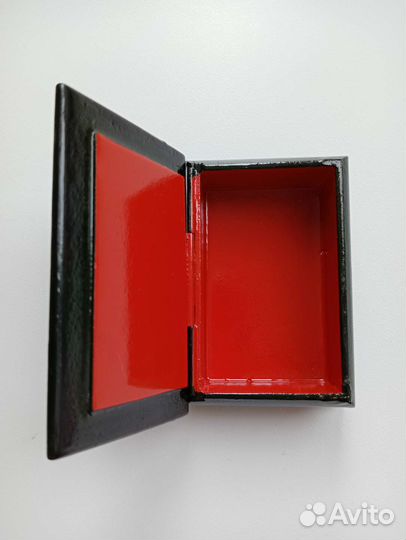 Деревянная шкатулка