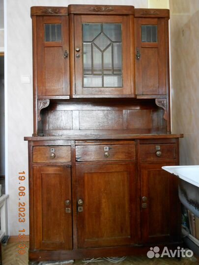 Старинный буфет горка