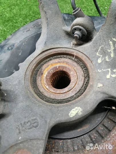 Ступица передняя левая Honda Stepwgn RF3