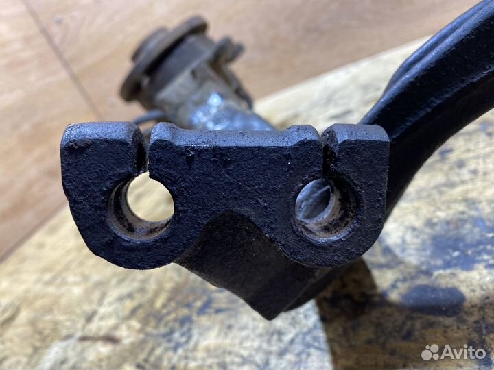 Поворотный кулак передний правый VW Passat B5