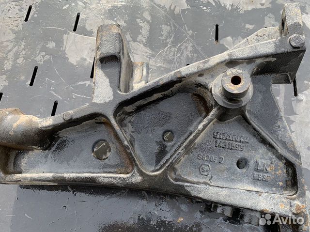 Кронштейн усилителя переднего бампера левый Scania