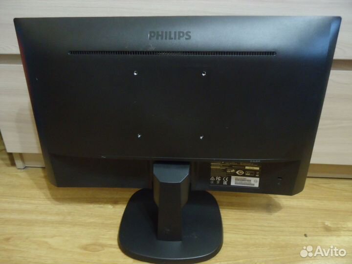 Монитор Philips 223V7Q