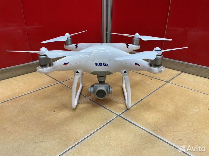 Квадрокоптер DJL Phantom 4