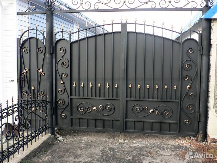 Кованные распашные ворота 