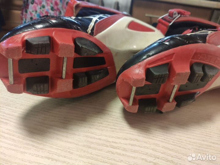 Лыжные ботинки atomic