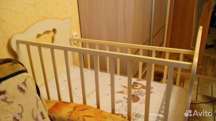 Продаю детскую кроватку с матрасом и ящиком