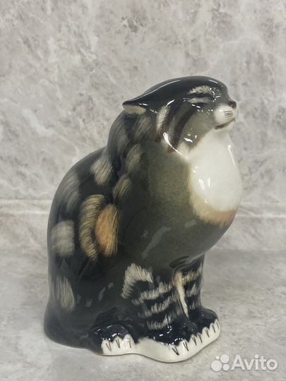 Фарфоровая статуэтка 