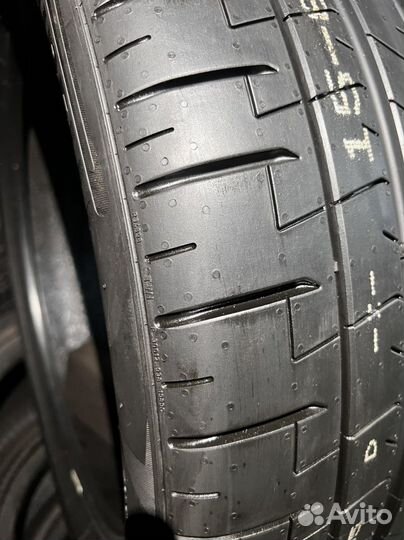 Pirelli P Zero PZ4 285/35 R20