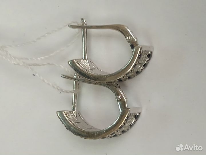 Золотые серьги с камнем