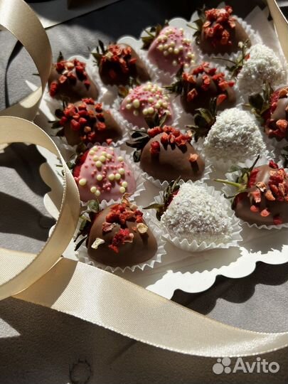 Клубничная коробочка (ягоды в шоколаде)