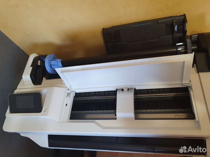 Широкоформатный принтер HP Designjet T525 24-in